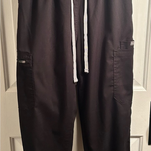 Niahinn Black Scrubs Set - Picture 4 of 7